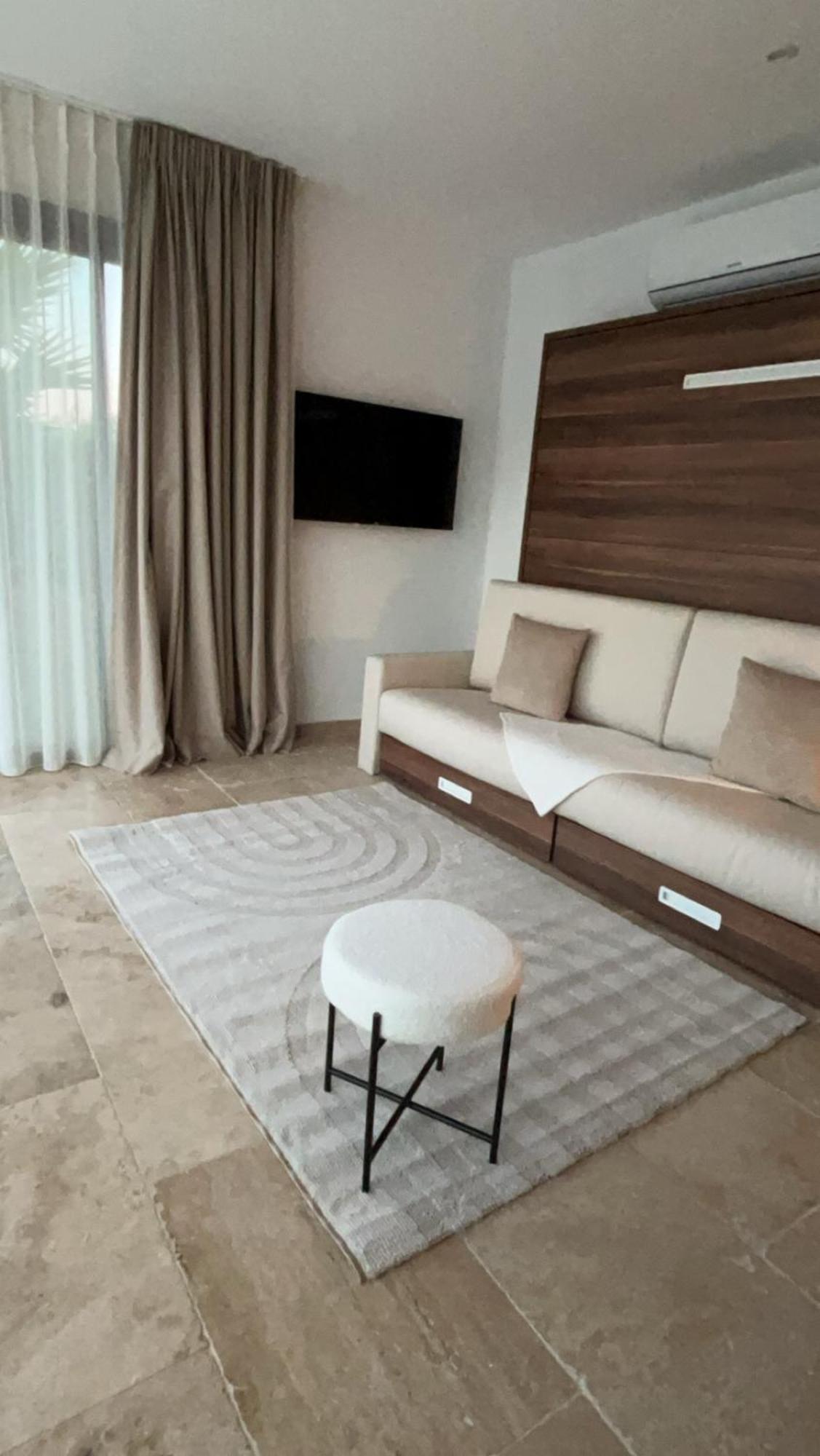 Magnifique Studio Avec Piscine Arles Exterior foto